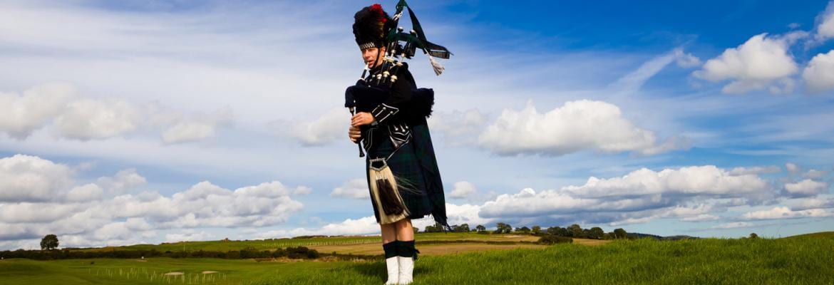 Scottish wedding piper